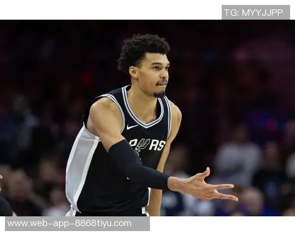 文班在移动中接球威胁显著马刺应加强战术调整以提升进攻效率